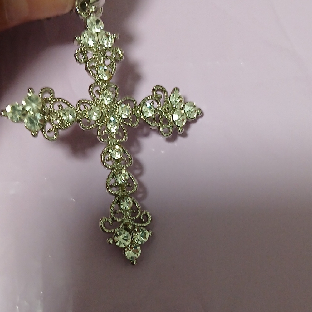 Elegant Silver Cross Pendant Necklace - Picture 6 of 8
